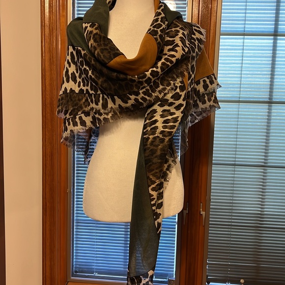 CHRISTIAN DIOR SCARF. - Picture 3 of 5